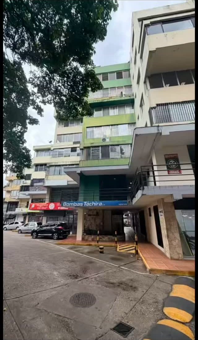 Oficina en alquiler en Residencias El Parque, Av. 19 de Abril — foto 1 de 1